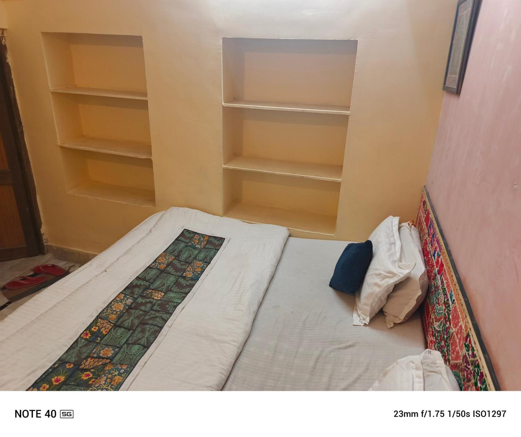 Neem Guest House Jaisalmer Rum bild