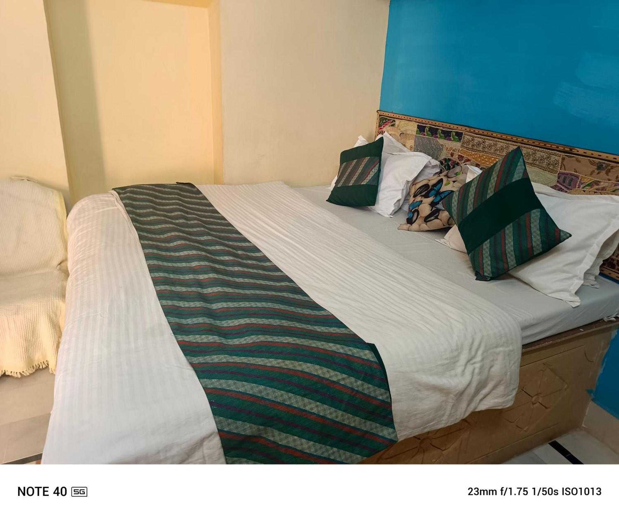 Neem Guest House Jaisalmer Rum bild